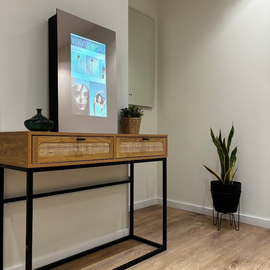 Espejo con televisión monitor táctil para retail, comercios, moda, fashion